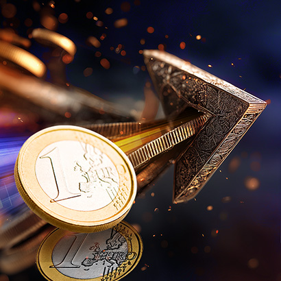Златна стрелка напред зад монета от 1 евро